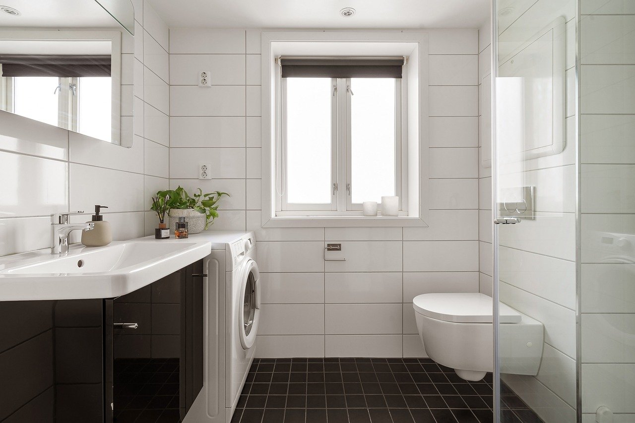 Conseils et inspirations pour une petite salle de bain de 2m2